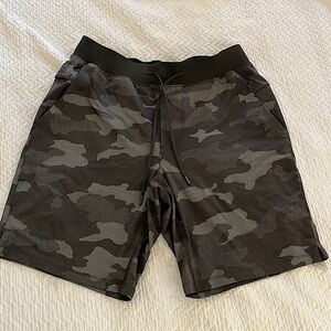 Lululemon T.H.E. 9” Linerless Short, sz L - olive camo